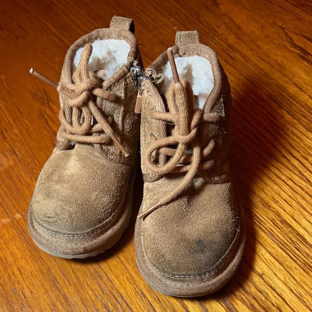 Kids UGG boots size 8 neumel style